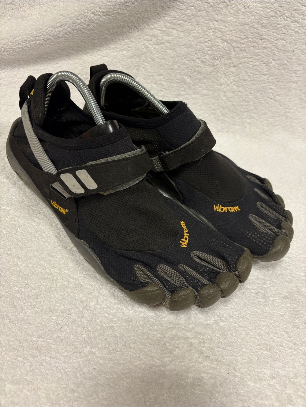 Vibram FiveFingers Black with Gray and Yellow Accents Mens eur 46 USA 11.5